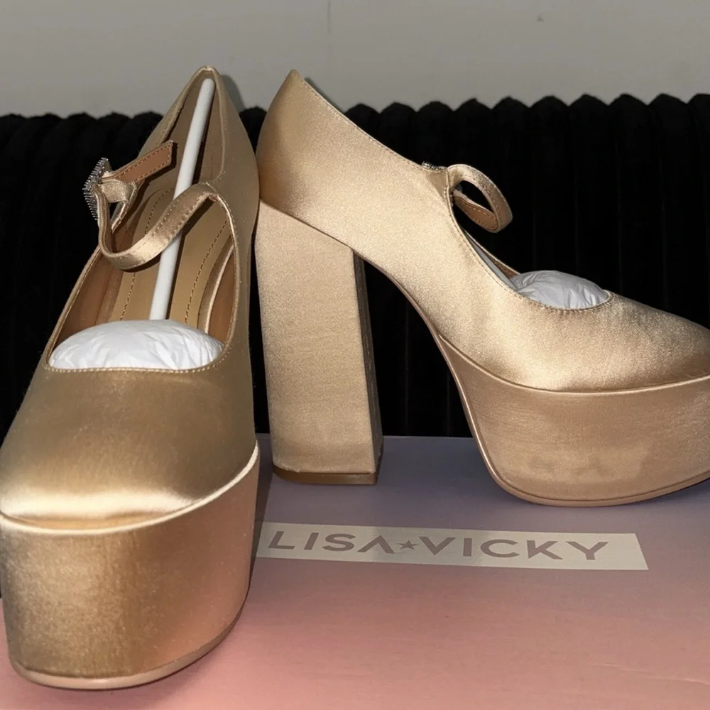 Lisa Vicky Vault Platform Mary Jane Pump In Champagne